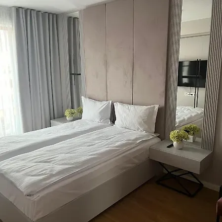 Apartman Amaliana By Florideiulie